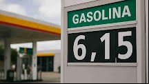 Redução no preço da gasolina não chega às bombas: distribuidoras e postos embolsam milhões por dia